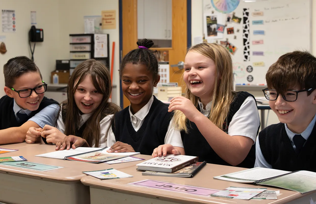 kids-in-classroom-with-resources_compressed